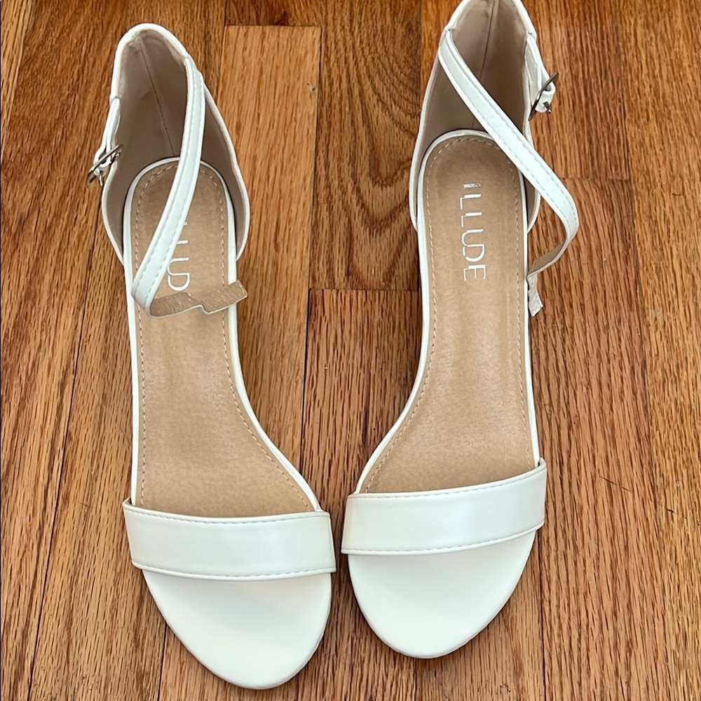 Women's Illude White Sandals